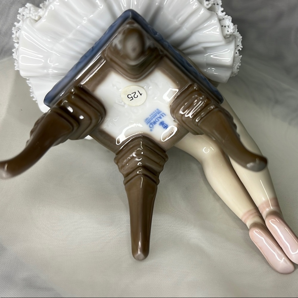 Lladro Porcelain Figurine, Ballet Descanso 05496 - Picture 8 of 12